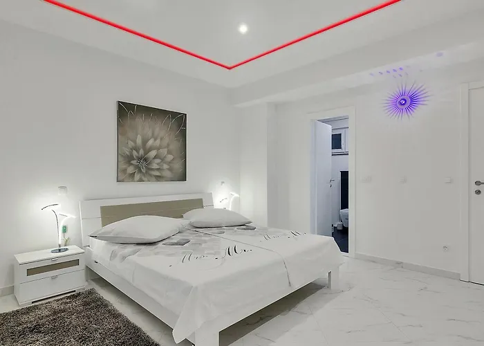 Penthouse Lush Apartment Makarska