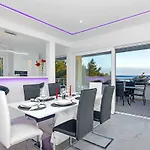 Penthouse Lush Apartment Makarska